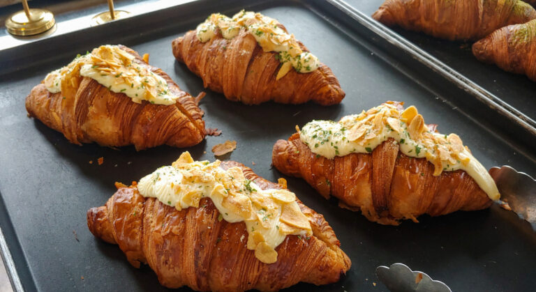 Подробнее о статье Какое покрытие идеально подходит для долговечных кондитерских противней?