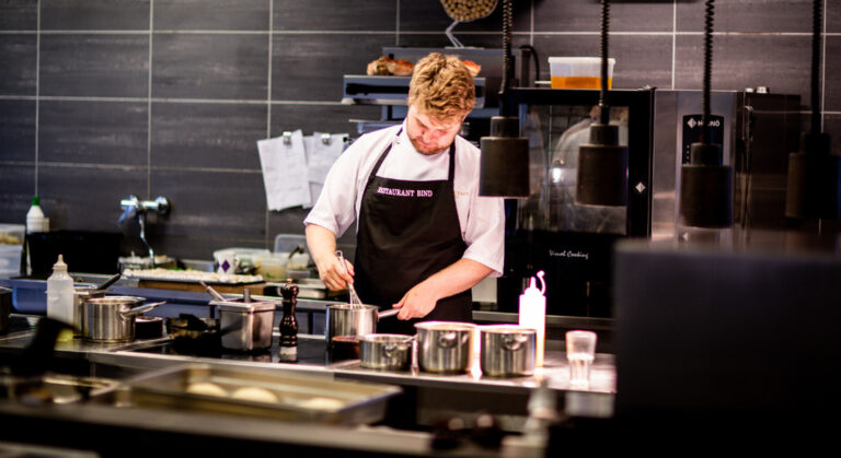 Подробнее о статье Какие оборудование выбирают для промышленных кухонь?